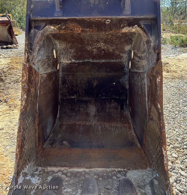 image for item DU0385 2004 John Deere 800C excavator