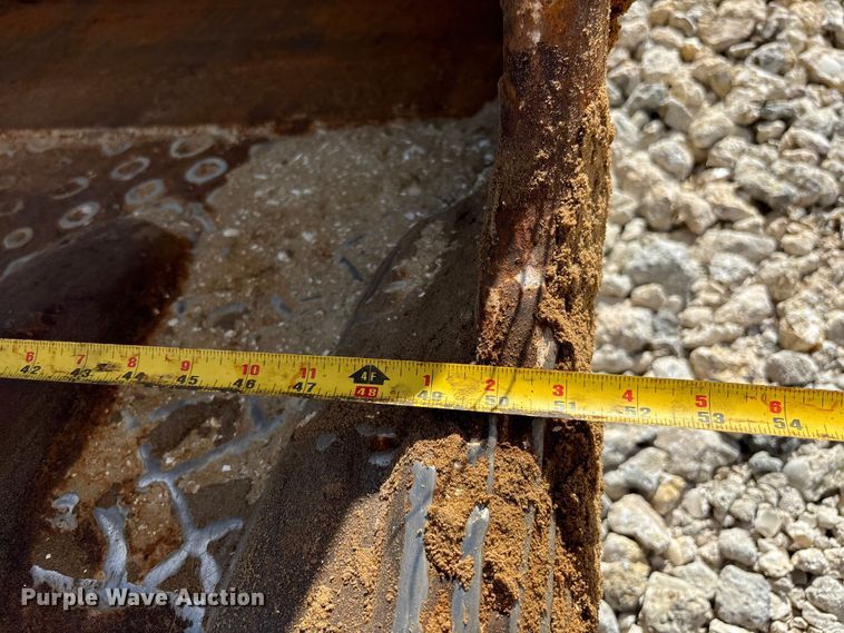 image for item DU0385 2004 John Deere 800C excavator