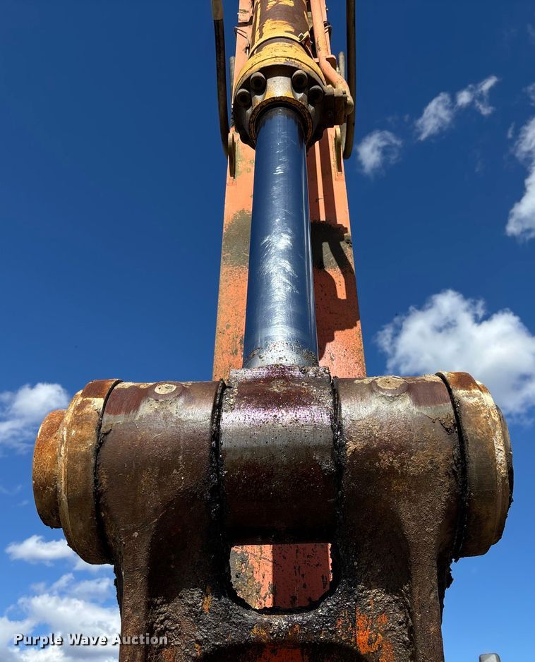 image for item DU0385 2004 John Deere 800C excavator