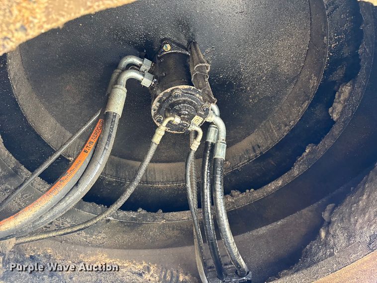 image for item DU0385 2004 John Deere 800C excavator