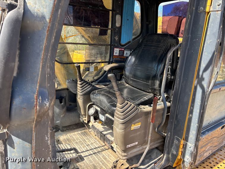 image for item DU0385 2004 John Deere 800C excavator