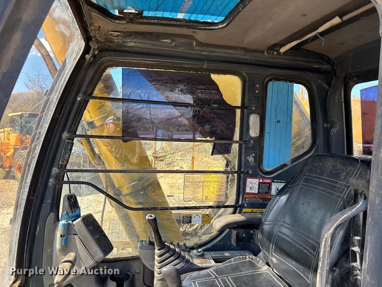 image for item DU0385 2004 John Deere 800C excavator