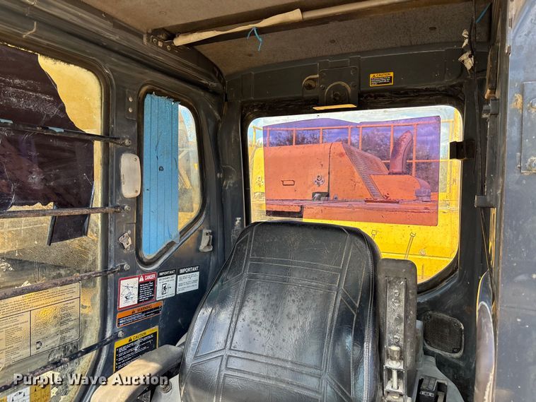 image for item DU0385 2004 John Deere 800C excavator