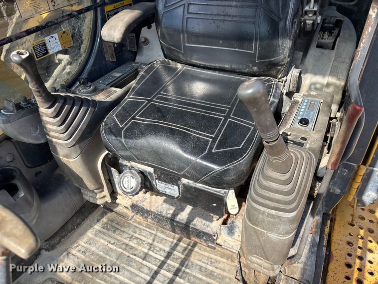 image for item DU0385 2004 John Deere 800C excavator