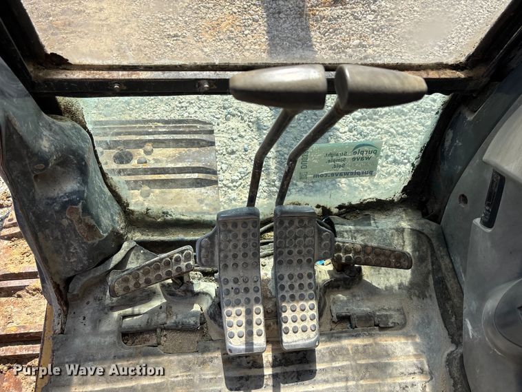 image for item DU0385 2004 John Deere 800C excavator