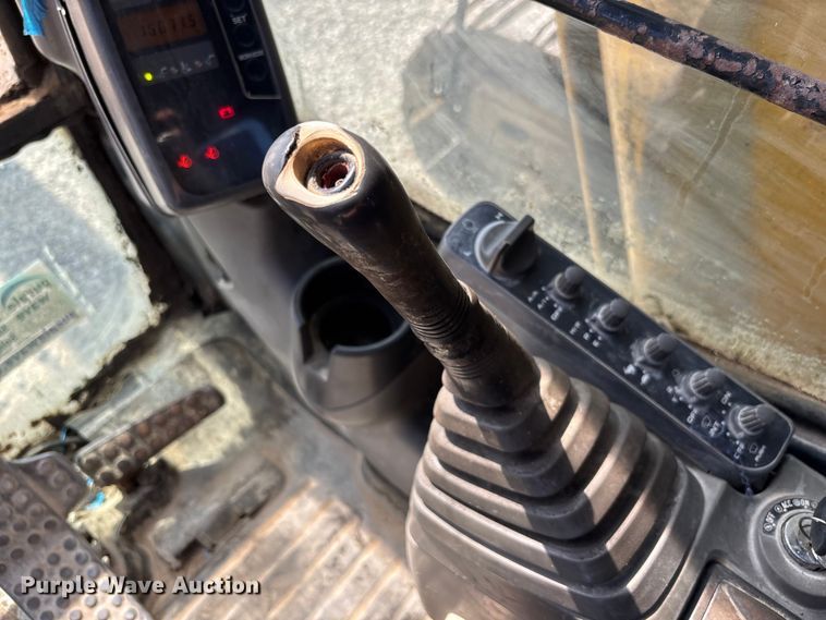 image for item DU0385 2004 John Deere 800C excavator