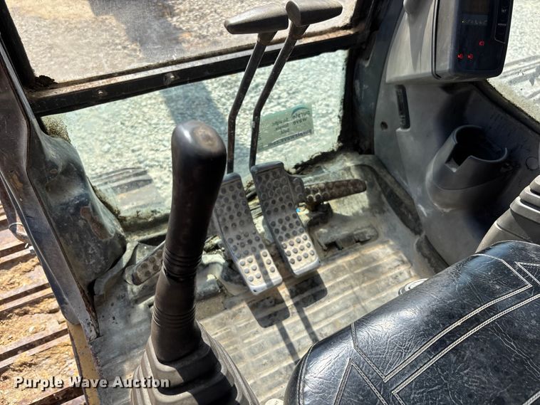 image for item DU0385 2004 John Deere 800C excavator