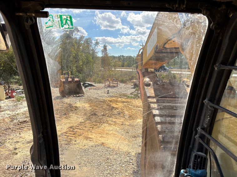 image for item DU0385 2004 John Deere 800C excavator