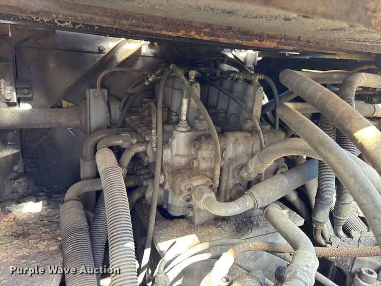 image for item DU0385 2004 John Deere 800C excavator