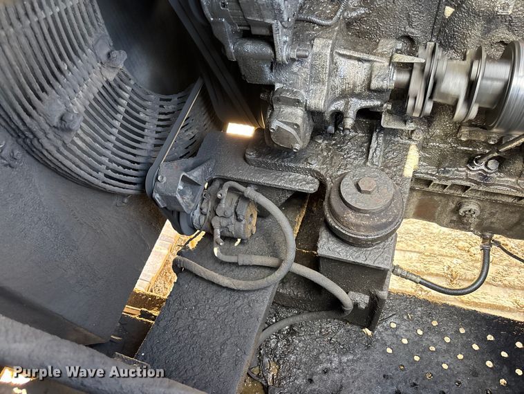 image for item DU0385 2004 John Deere 800C excavator