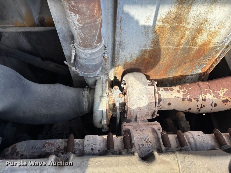 image for item DU0385 2004 John Deere 800C excavator