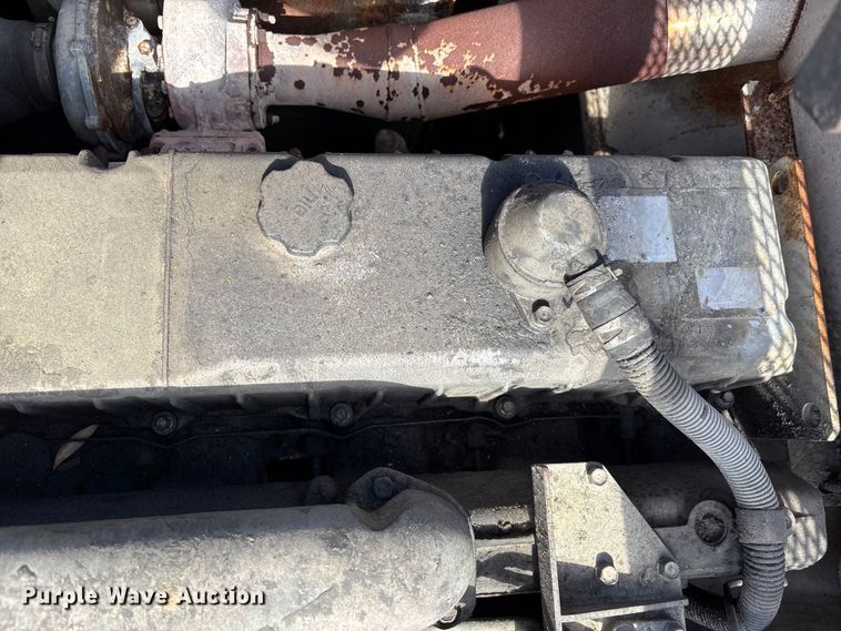 image for item DU0385 2004 John Deere 800C excavator