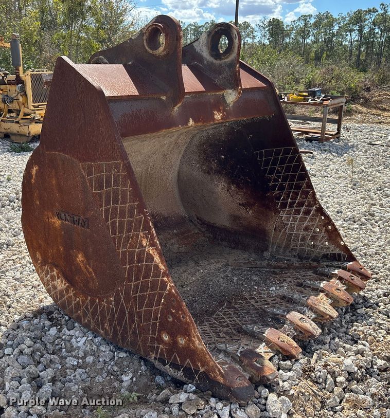 image for item DU0385 2004 John Deere 800C excavator