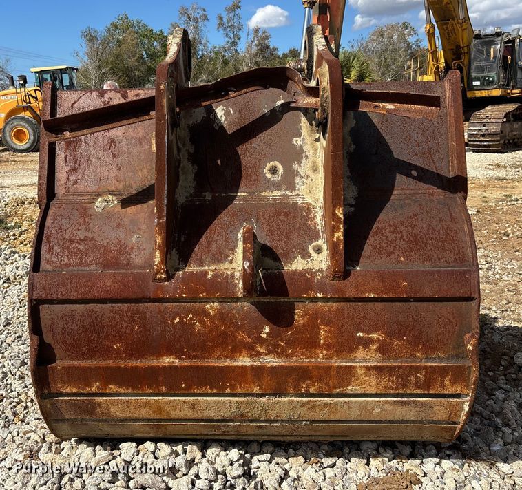 image for item DU0385 2004 John Deere 800C excavator