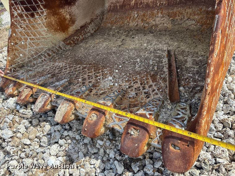 image for item DU0385 2004 John Deere 800C excavator