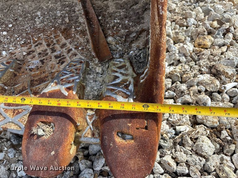 image for item DU0385 2004 John Deere 800C excavator