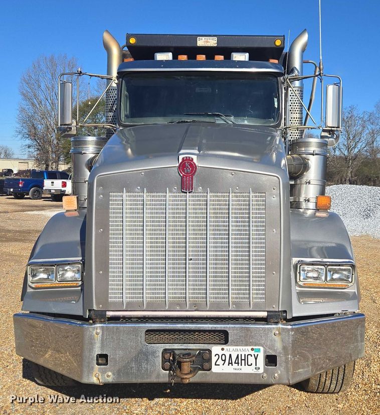 image for item DU2695 2015 Kenworth T800 dump truck