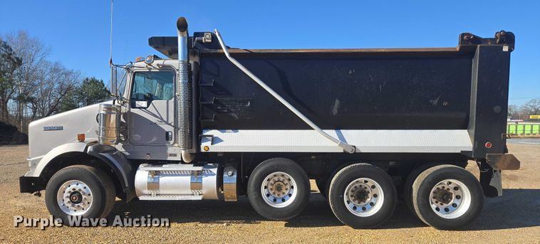 image for item DU2695 2015 Kenworth T800 dump truck
