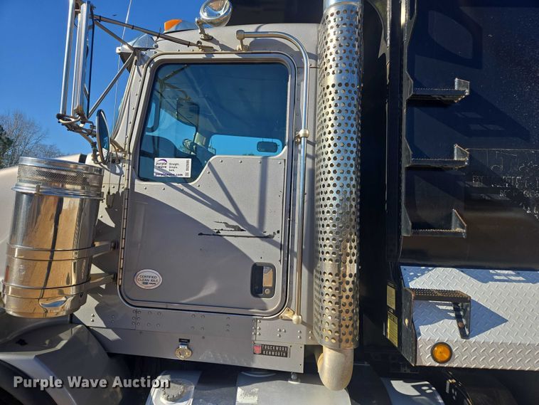 image for item DU2695 2015 Kenworth T800 dump truck