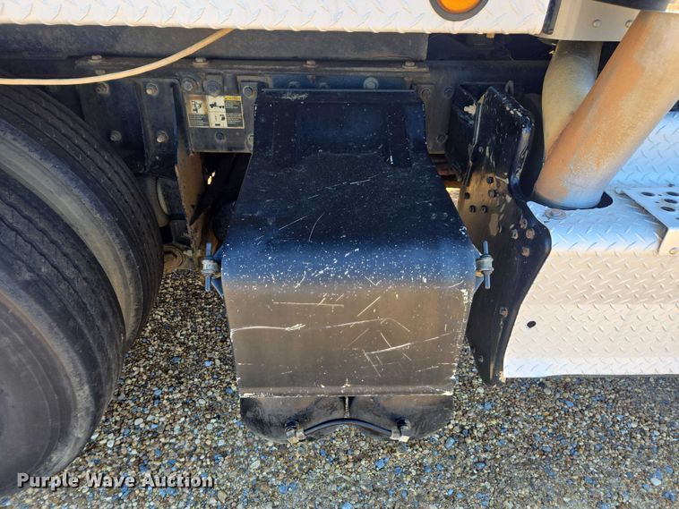 image for item DU2695 2015 Kenworth T800 dump truck