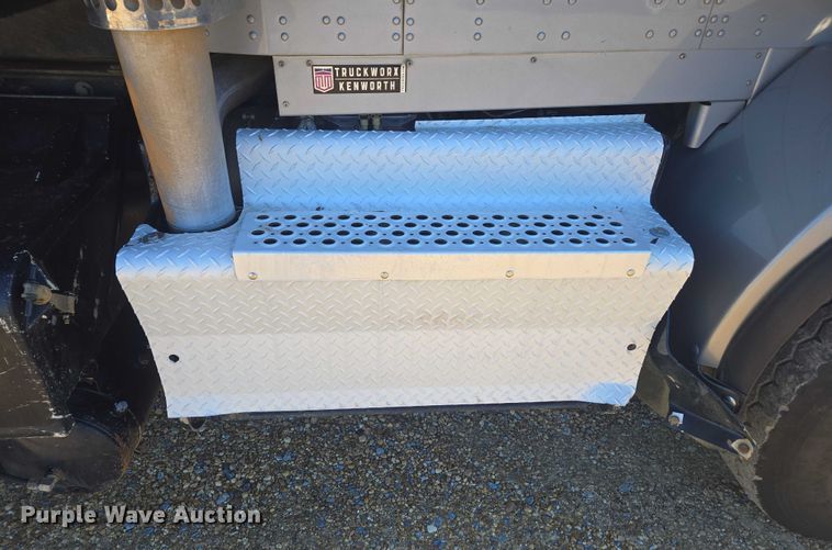 image for item DU2695 2015 Kenworth T800 dump truck