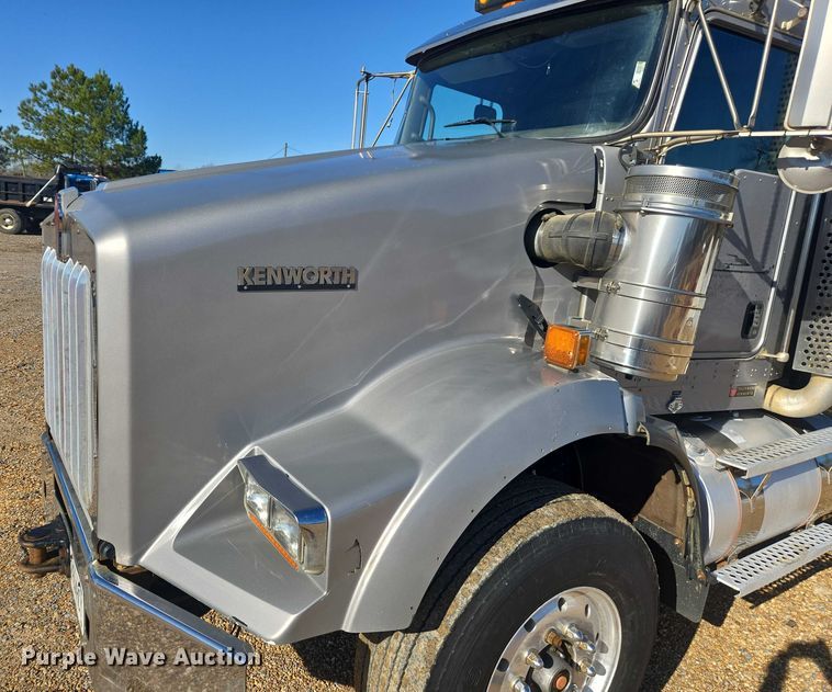 image for item DU2695 2015 Kenworth T800 dump truck
