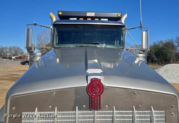 image for item DU2695 2015 Kenworth T800 dump truck