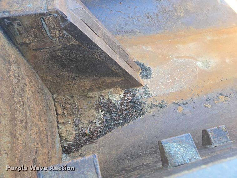 image for item DU2695 2015 Kenworth T800 dump truck