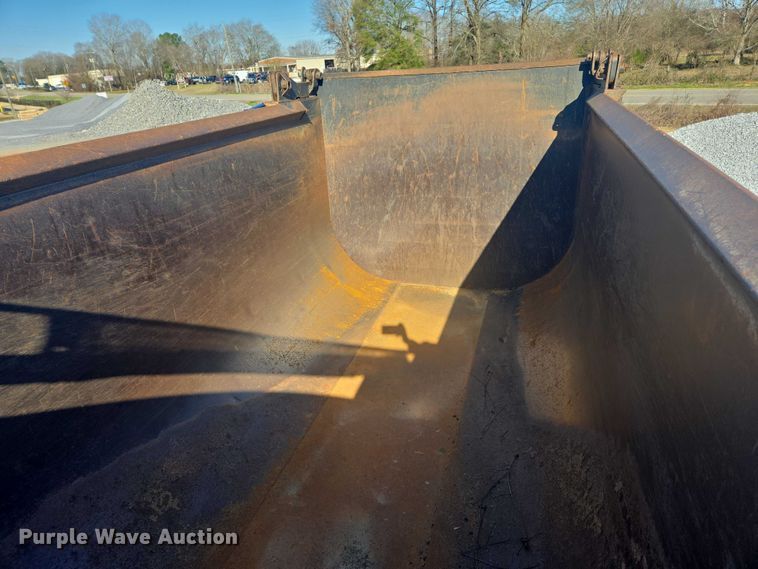 image for item DU2695 2015 Kenworth T800 dump truck