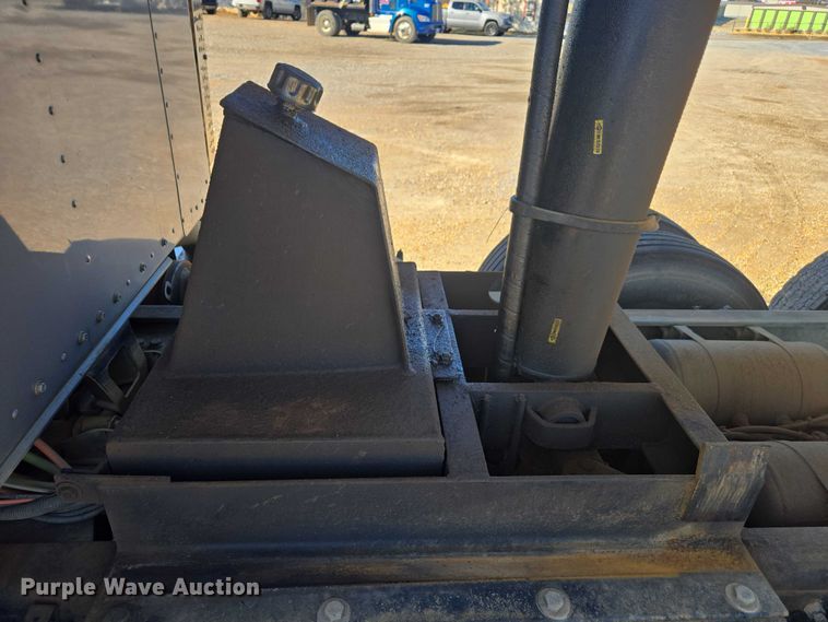 image for item DU2695 2015 Kenworth T800 dump truck