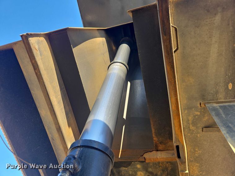 image for item DU2695 2015 Kenworth T800 dump truck