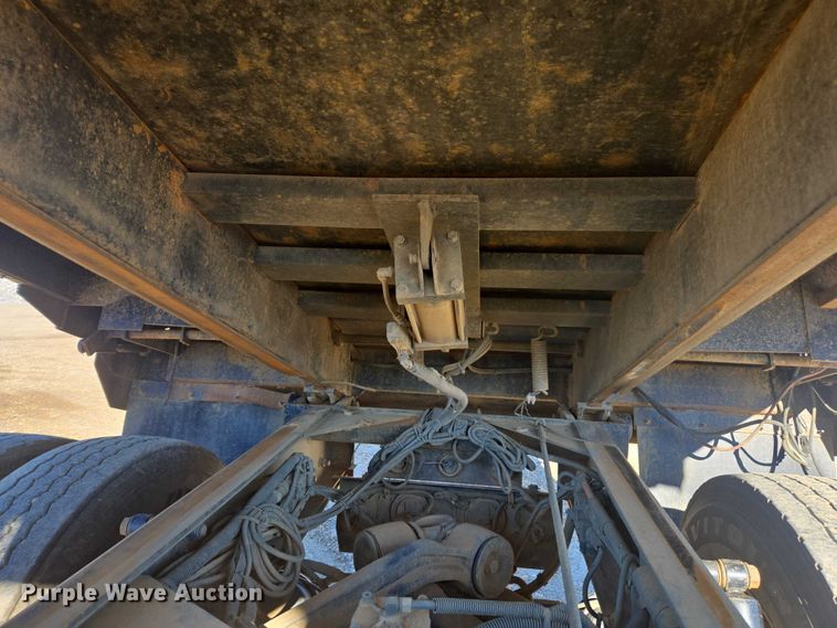 image for item DU2695 2015 Kenworth T800 dump truck