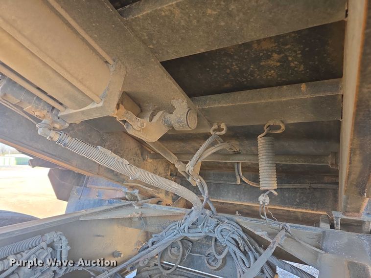 image for item DU2695 2015 Kenworth T800 dump truck