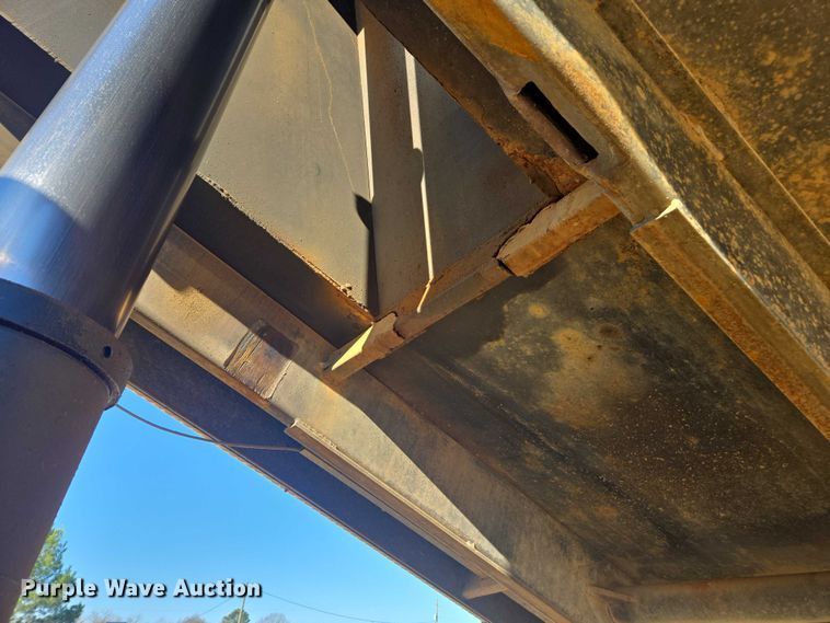 image for item DU2695 2015 Kenworth T800 dump truck