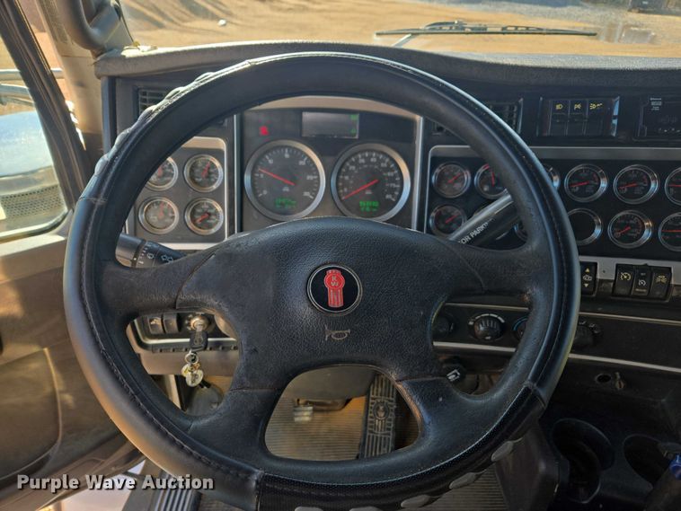 image for item DU2695 2015 Kenworth T800 dump truck