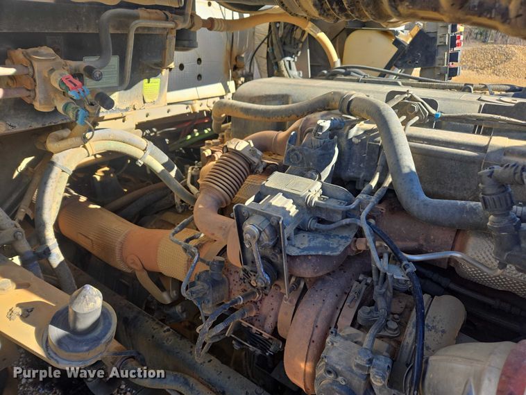 image for item DU2695 2015 Kenworth T800 dump truck