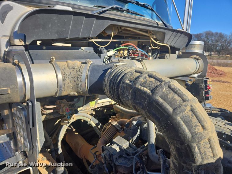 image for item DU2695 2015 Kenworth T800 dump truck