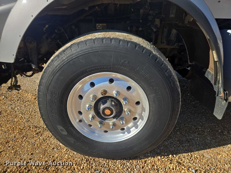 image for item DU2695 2015 Kenworth T800 dump truck