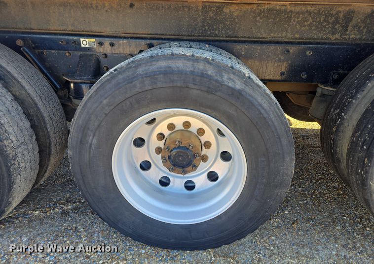 image for item DU2695 2015 Kenworth T800 dump truck