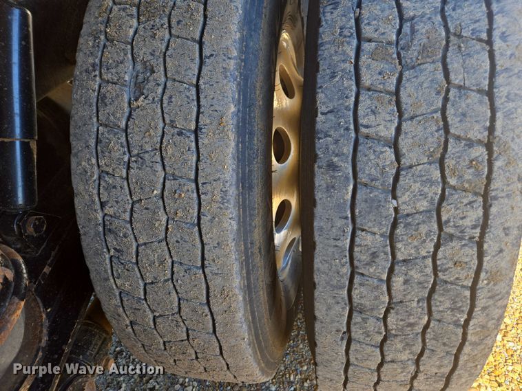 image for item DU2695 2015 Kenworth T800 dump truck