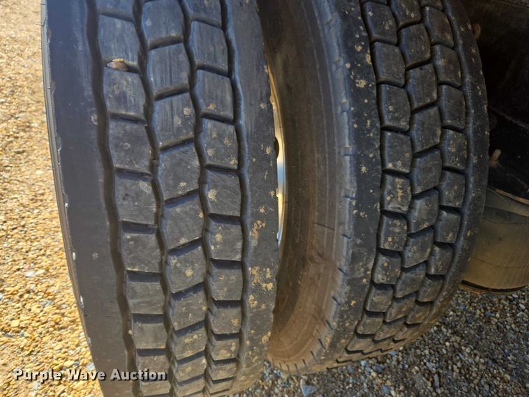 image for item DU2695 2015 Kenworth T800 dump truck