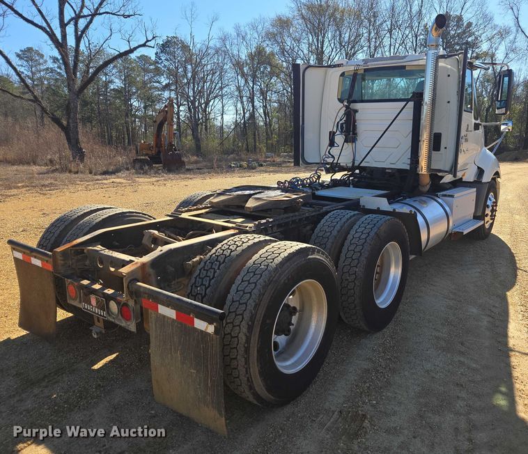 image for item DU2696 2014 International Prostar+ 122 semi truck