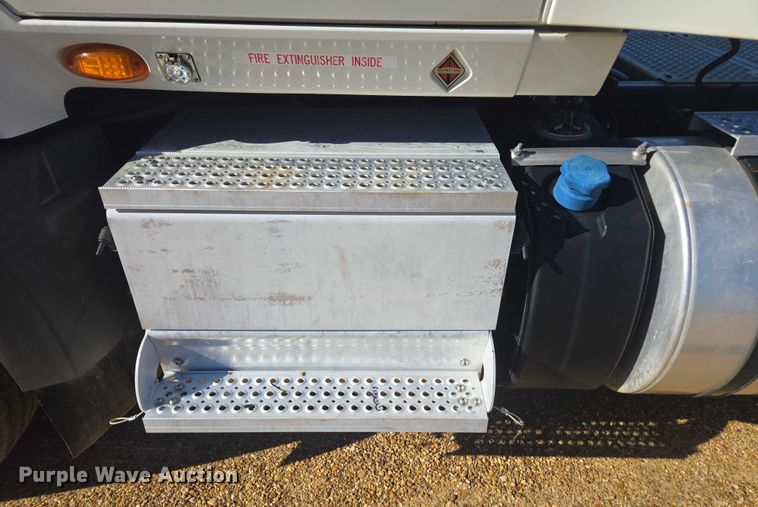 image for item DU2696 2014 International Prostar+ 122 semi truck