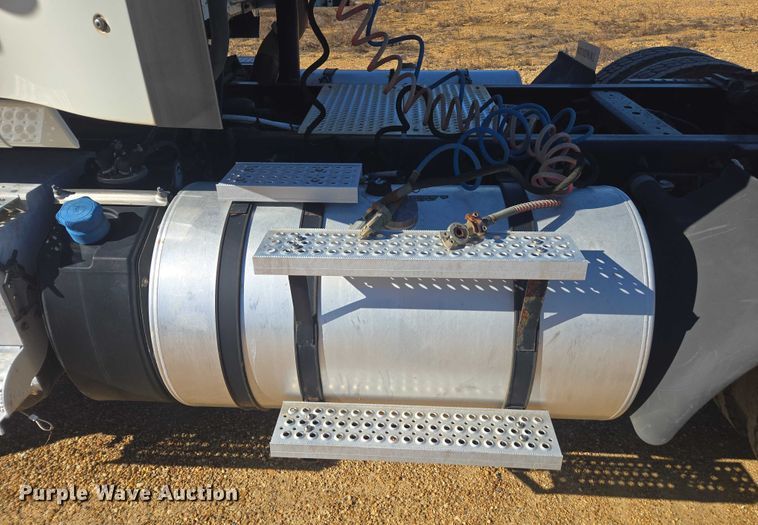 image for item DU2696 2014 International Prostar+ 122 semi truck