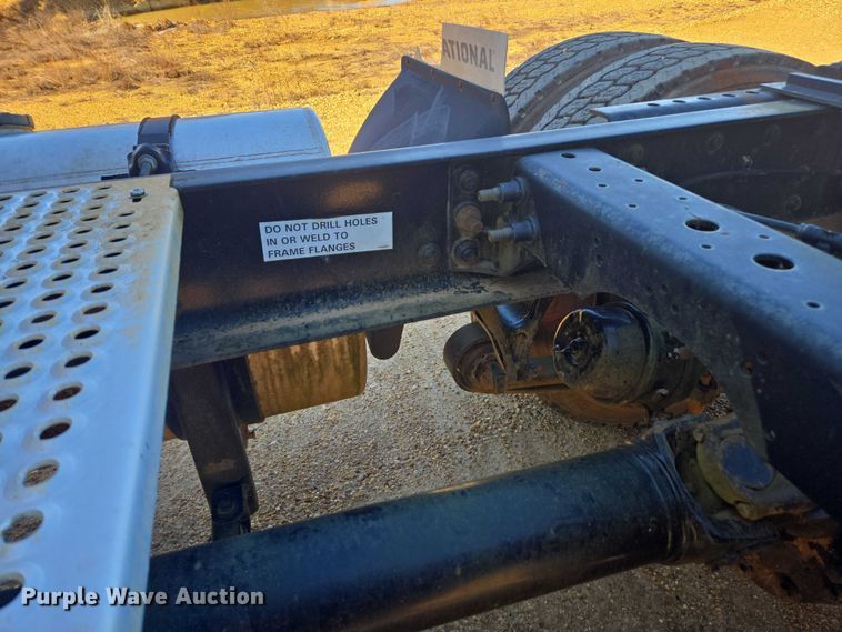 image for item DU2696 2014 International Prostar+ 122 semi truck