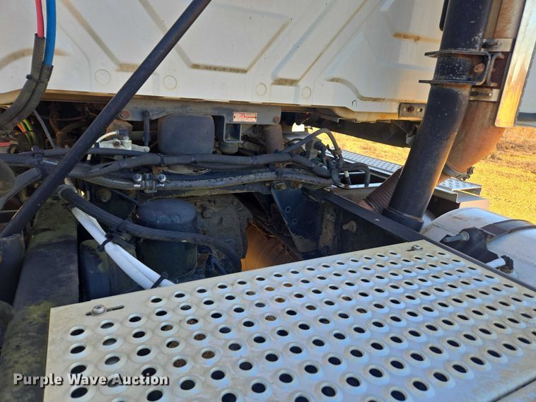 image for item DU2696 2014 International Prostar+ 122 semi truck