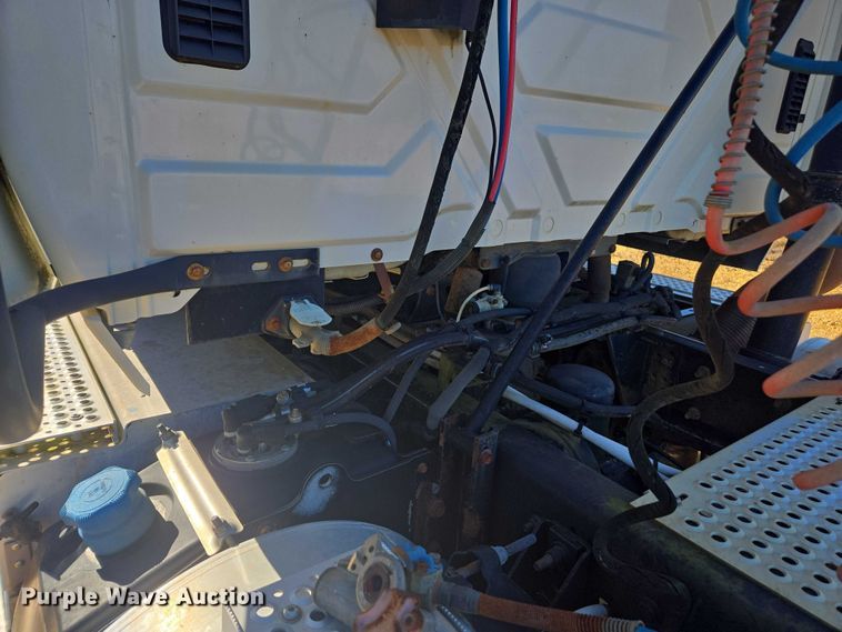 image for item DU2696 2014 International Prostar+ 122 semi truck