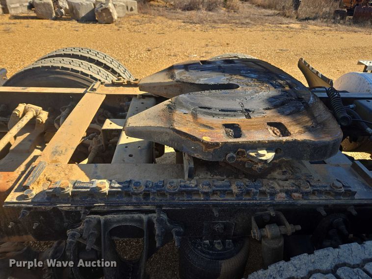 image for item DU2696 2014 International Prostar+ 122 semi truck