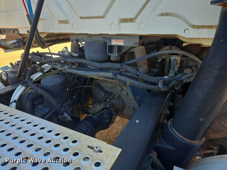 image for item DU2696 2014 International Prostar+ 122 semi truck