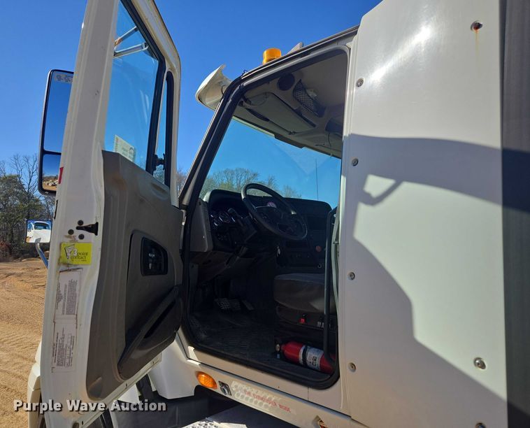 image for item DU2696 2014 International Prostar+ 122 semi truck